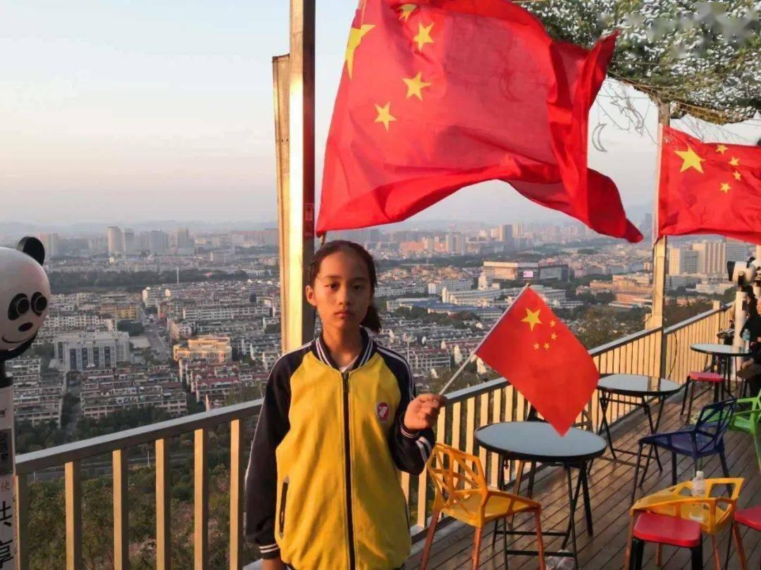 穆芮锋标新立异热血青春 绽放亚洲红人盛典现场